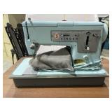 Vintage Singer Sewing Machine w/Cover