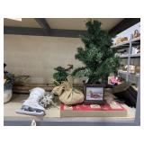 Pile of Assorted Christmas Dï¿½cor