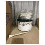 Small Clock - Crock Pot - Elec Burner