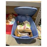 Plastic Bin w/Lid & Easter Dï¿½cor