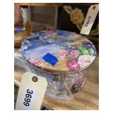 Tin w/ Embroidery Thread - Ribbon & More