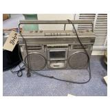 Universal Voltage FM/AM Stereo/Radio Cassette Reco