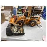 Caterpillar Tractor w/Remote