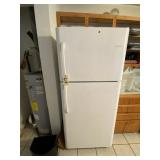 Frigidaire Refrig/Freezer - White - Freezer on Top
