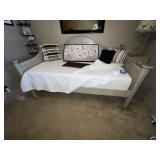 Daybed w/Memory Foam Mattress