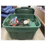 Christmas Lights & Dï¿½cor in Plastic Bin w/Lid