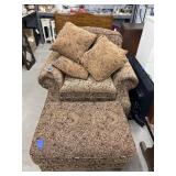 Cloth Upholstered Couch w/4 Pillows