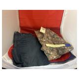 American Eagle 28x32 Camo Pants & Levis