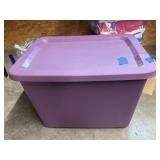 Plastic Tote w/Lid