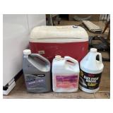 Igloo Insulated Ice Chest w/Assorted Cleaners