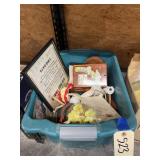 Assorted Home Dï¿½cor in Plastic Bin