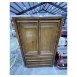 Armoire 38'L x 18'W x 61'H