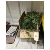 Assorted Greenery & Wall Dï¿½cor