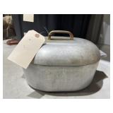 Wagnerware Roasting Pan w/Lid