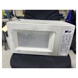 GE Microwave Oven 18"L  x11"W  x10"H