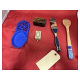 5 Pcs - Wooden Spoons - Spoon Holder - Tin