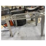 Metal/Wire Stand 24"L x 36"W x 22"H