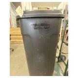 Rubbermaid Roughneck Rolling Trash Bin
