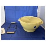 Tupperware Bowl w/Lid & Canning Jar Holder