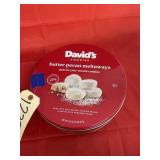 Cookie Tin w/Sea Shells