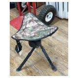 Telescoping Tripod Hunting Seat