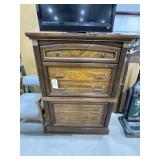 5-Drawer Chest of Drawers - missing 2 Pulls
