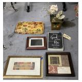 Framed Wall Dï¿½cor - Digital Pic Frame 17'x11'