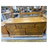 Dresser 67'L x 21'W x 34'H w/Mirror 43'H