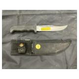 Buck 5-1/2' Fixed Blade Knife in Nylon Sheath