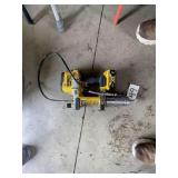 DeWalt Battery Op Grease Gun 20V w/Battery