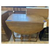Drop Leaf Table 35'L x 48'W x 29'H