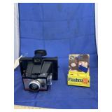 Polaroid Super Shooter Plus w/GE Flash Bulbs