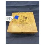 Wooden Footed Jewelry Box 8'x8'x2'