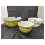 3 - Pyrex Nesting Mixing Bowls Crazy Daisy