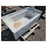 New 5 ft Bath Tub