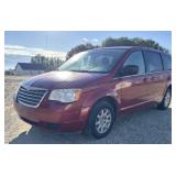 * 2010 Chrysler Town & Country Van