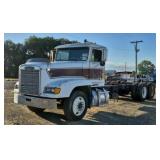 * 1993 Freightliner Day Cab