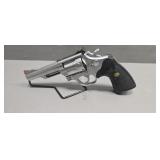 * Smith & Wesson Model 66-2 357mag Revolver * Smith & Wesson Model 66-2 357mag Revolver