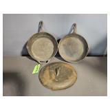 Lodge Cast Iron Skillets 10in & 12in & Lid
