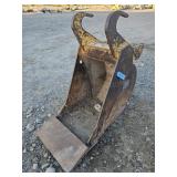 28" Jones Excavator Bucket - Fits John Deere 200