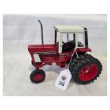 International 1586 w/Cab-Duals