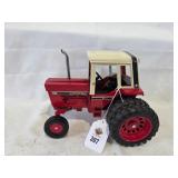 International 1586 Tractor w/Cab-Duals