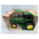 JD 4850 Row Crop Tractor w/Cab Duals