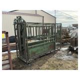 Cattle Chute w/ Headgate