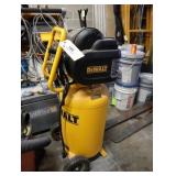 DeWalt D55168 portable air compressor