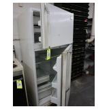 Whirpool 18cu ft refrigerator