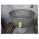 Galvanized wash tub