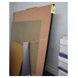 Lot of partitions and floor mats