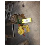 Pair of bottle jacks