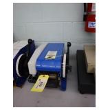 Manual shipping tape dispensr